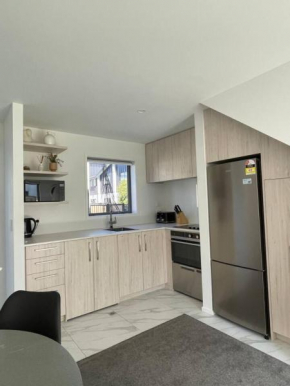 Mohua Lane Retreat